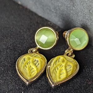 💚 Earrings Goldtone two shades of green in stones circles posts dang…